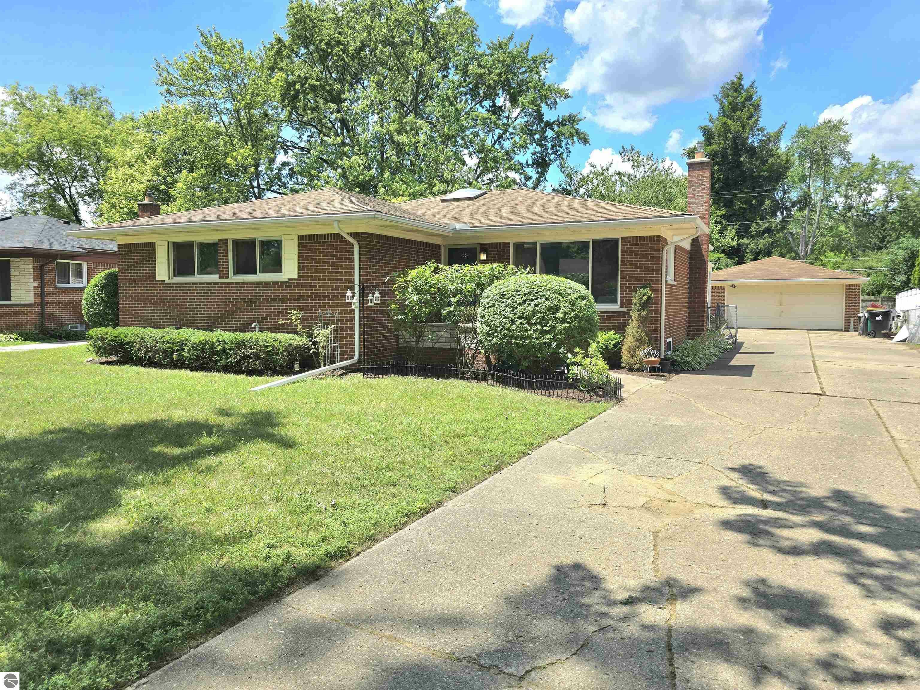 Property Photo:  21975 Leyte Avenue  MI 48336-6040 