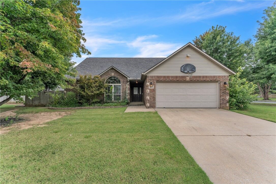 Property Photo: 1813 SW Pine Avenue AR 72713