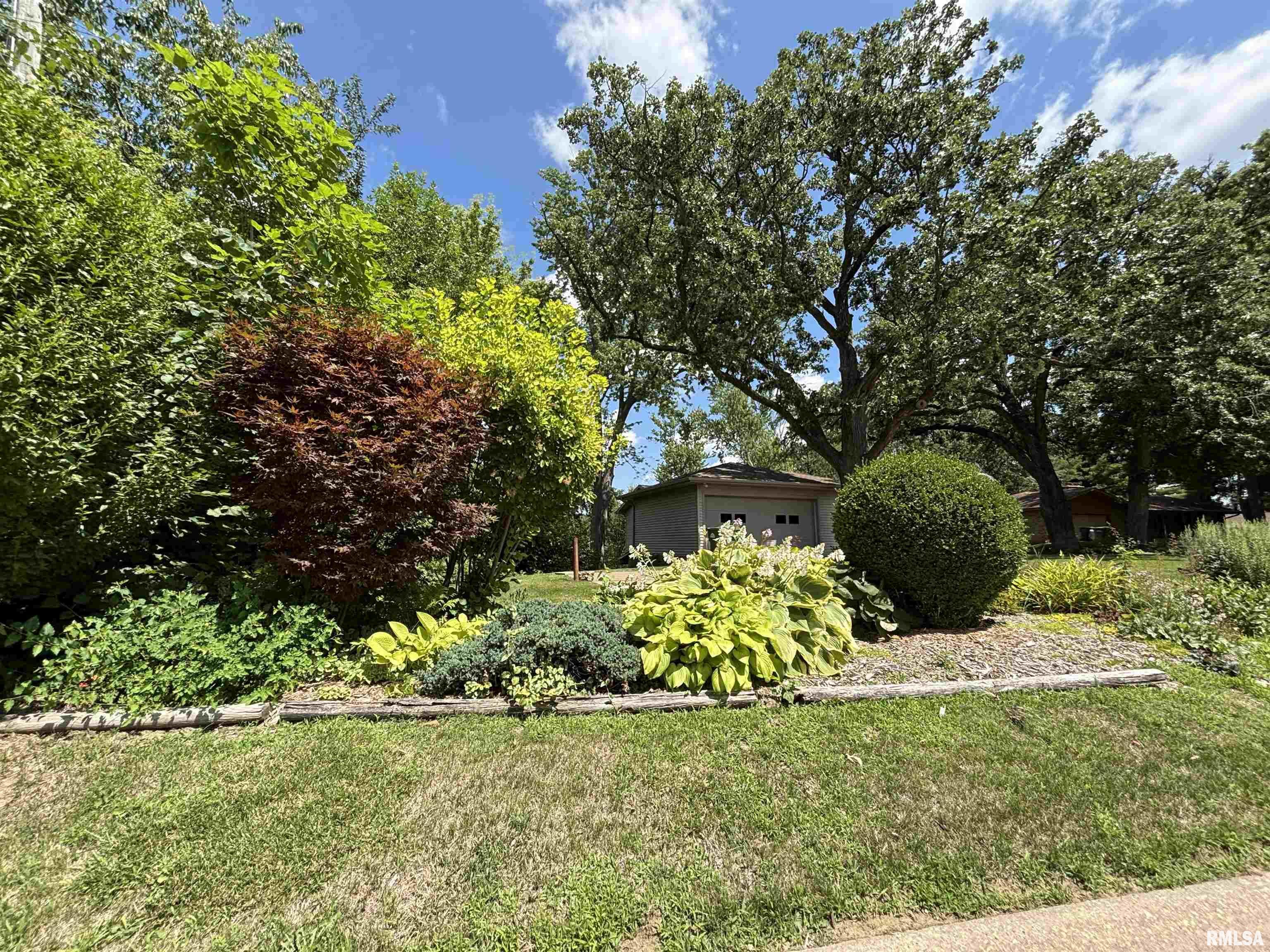 Property Photo:  403 N 10th Street  IA 52732 