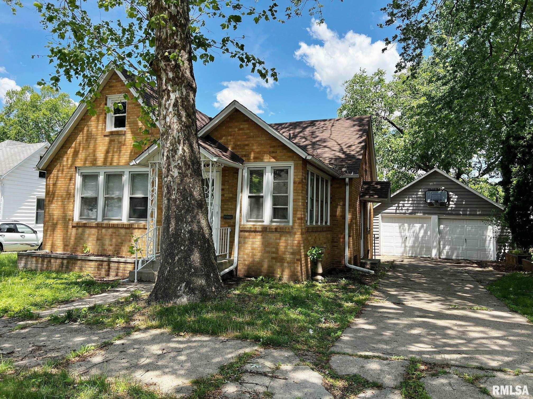 Property Photo:  1113 &Amp 1113 1/2 Charlotte Street  IL 61554 