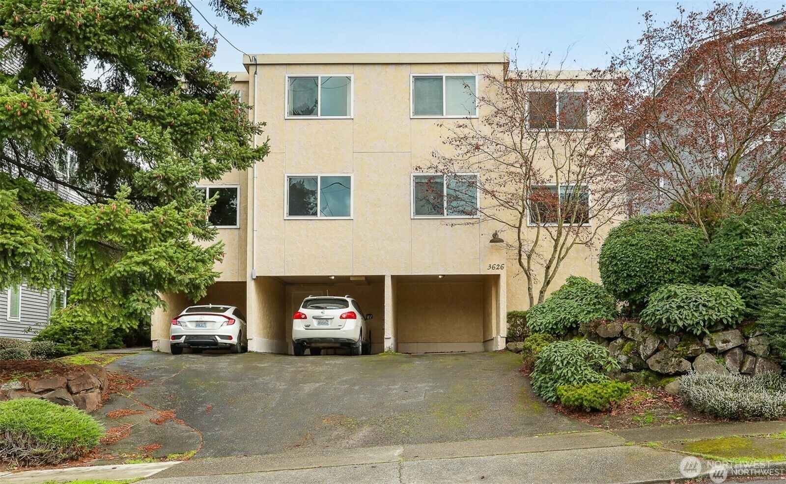 Property Photo:  3626  14th Avenue W 104  WA 98119 