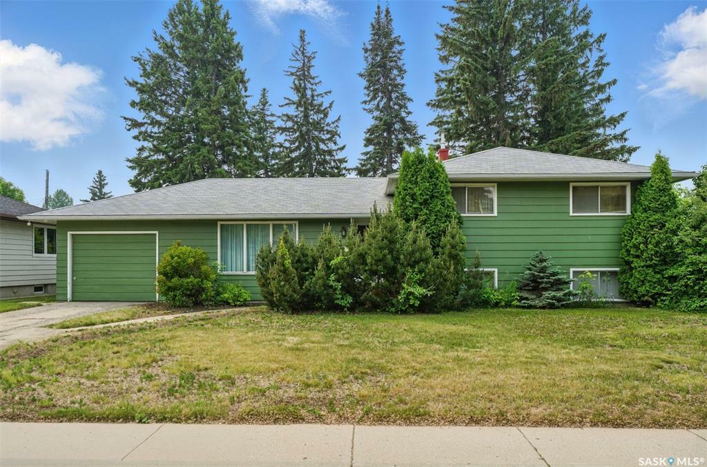Property Photo:  1304 McLorg Street  SK S7J 0N4 