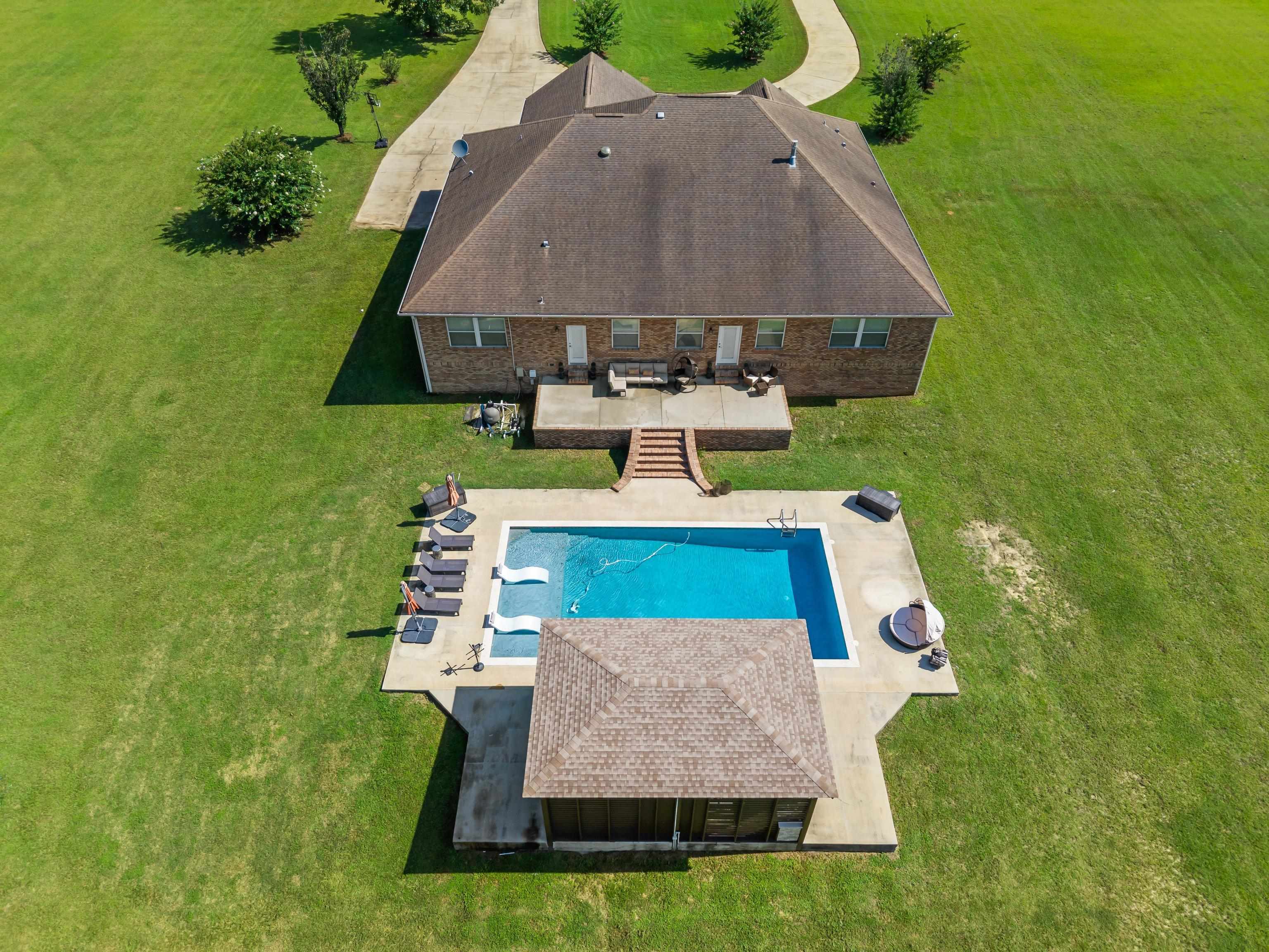 Property Photo:  230 Turkey Run Lane  FL 32333 
