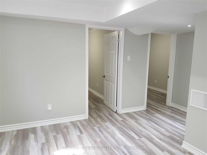 Property Photo: 48 Marrakesh Drive Lower ON M1S 3W8