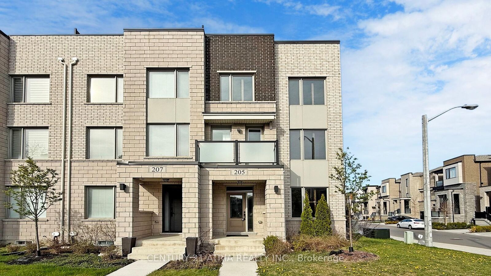 Property Photo:  205 The Donway East N/A  ON M3B 2Y8 