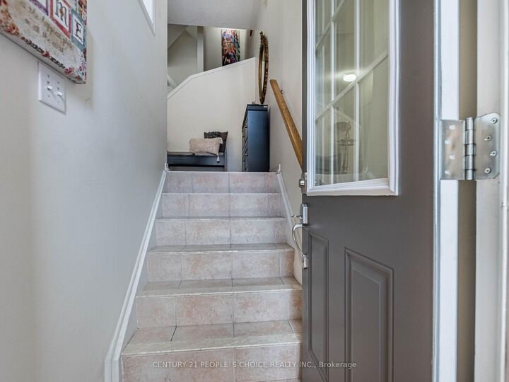 Property Photo: 435 Hensall Circle 29 ON L5A 4P1