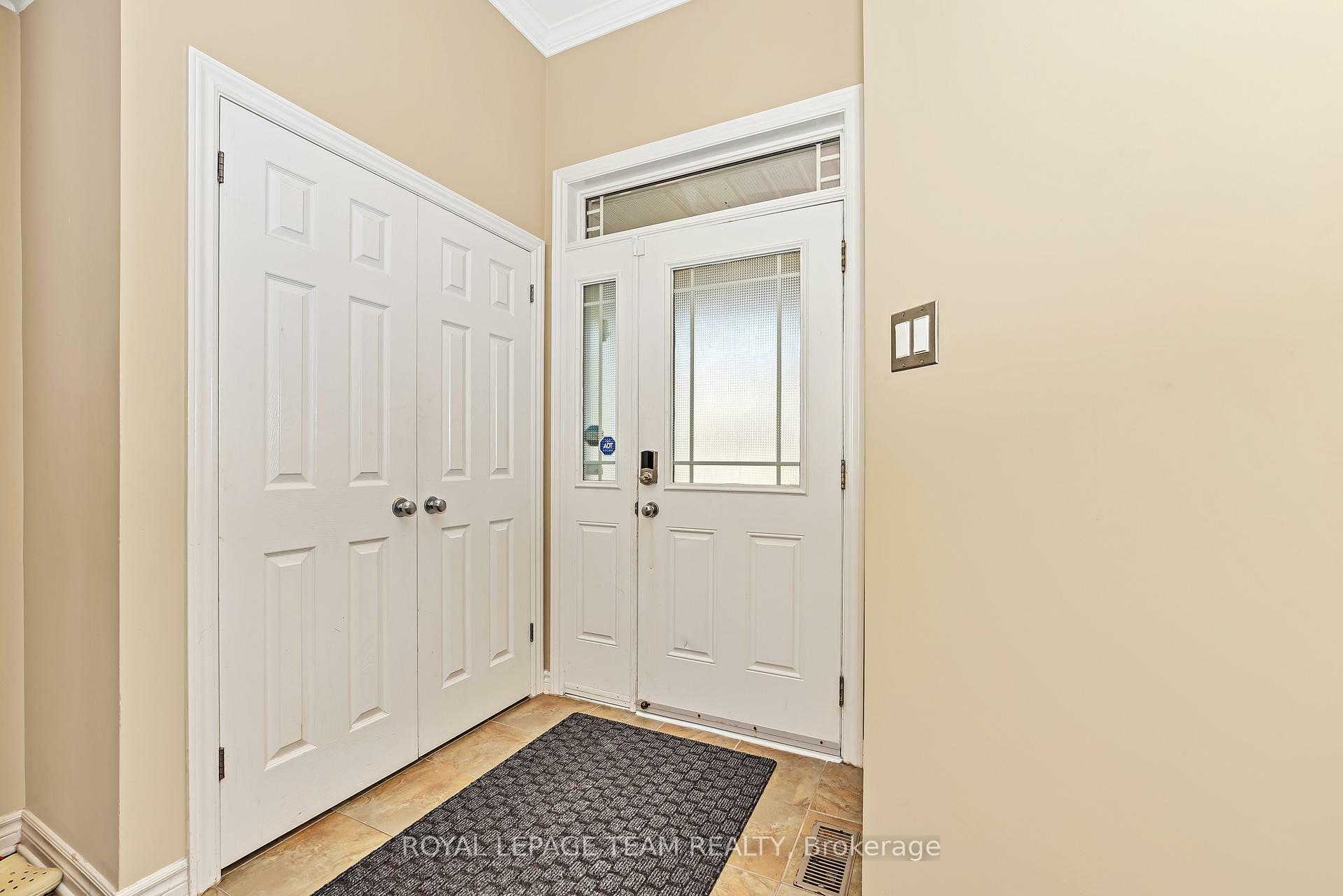 Photo de la propriété:  120 Tapestry Drive  ON K2J 0H3 