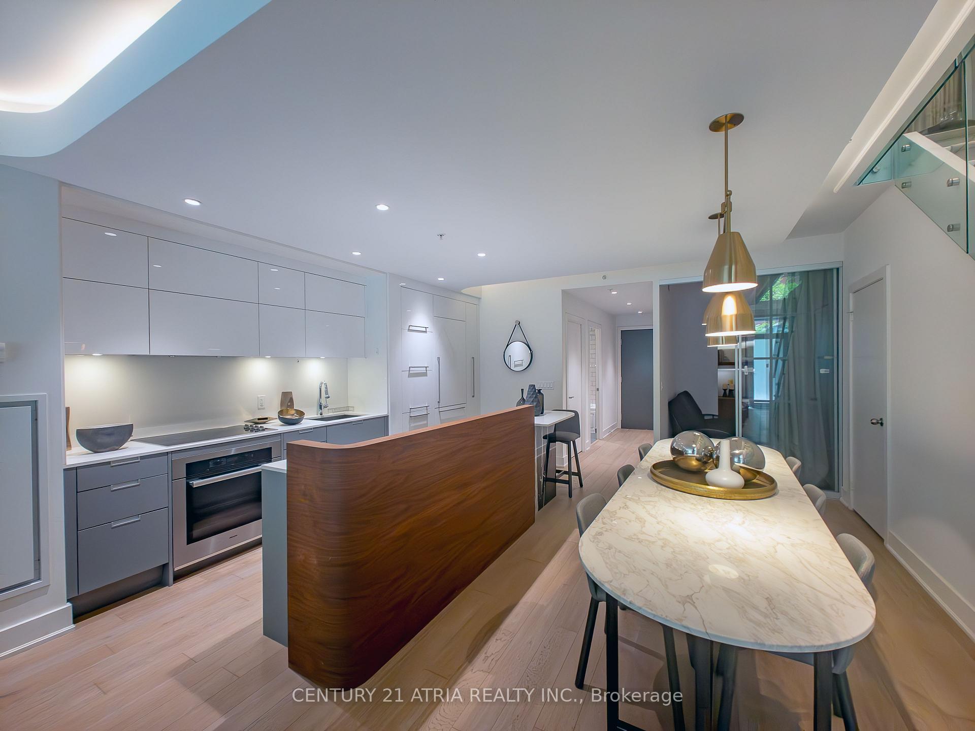Property Photo: 30 Nelson Street Th16 ON M5V 0H5