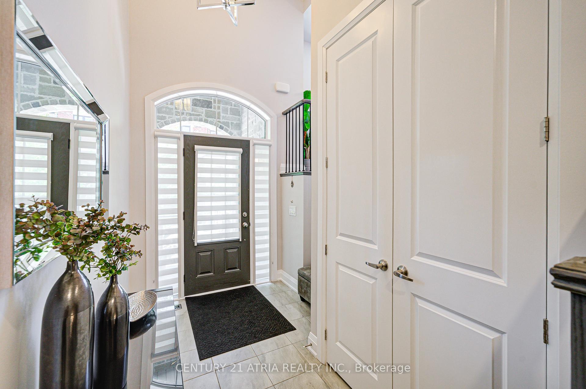 Property Photo: 63 Duncombe Lane ON L4C 0Z9