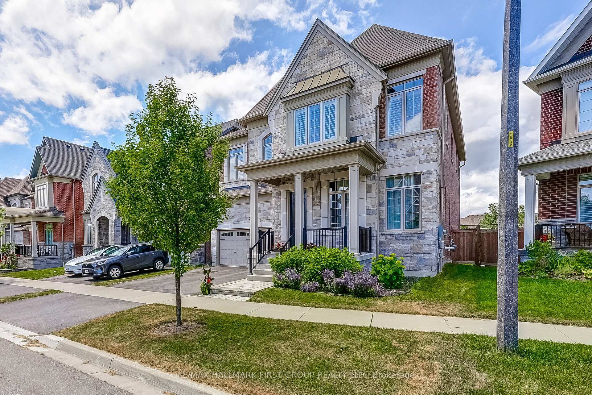 Photo de la propriété:  16 Beaverdams Drive  ON L1P 0C4 