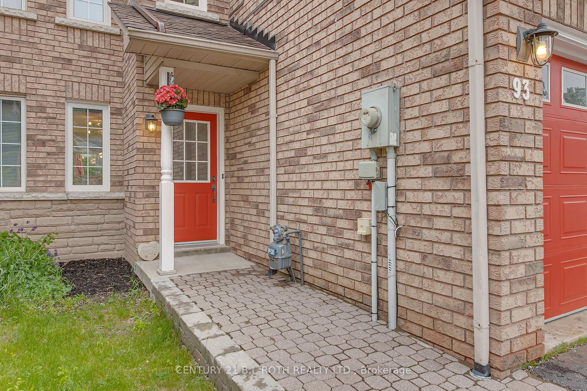 Photo de la propriété: 93 Hawthorne Crescent ON L4N 9Y8