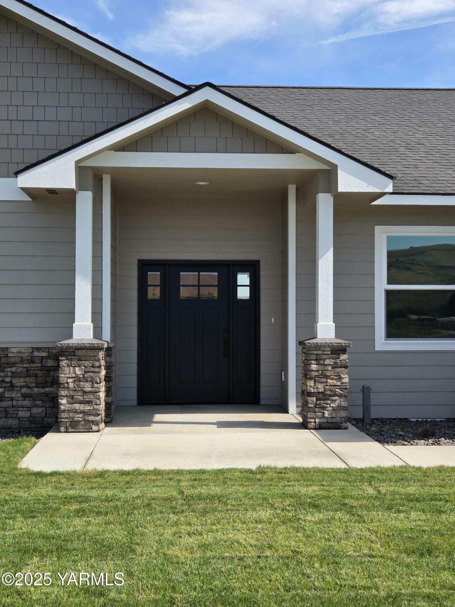 Property Photo:  4609 W Larch Ave  WA 98903 