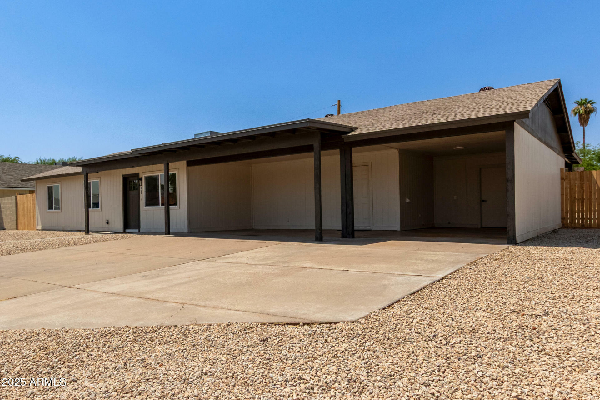 Property Photo:  802 E Navajo Avenue  AZ 85119 