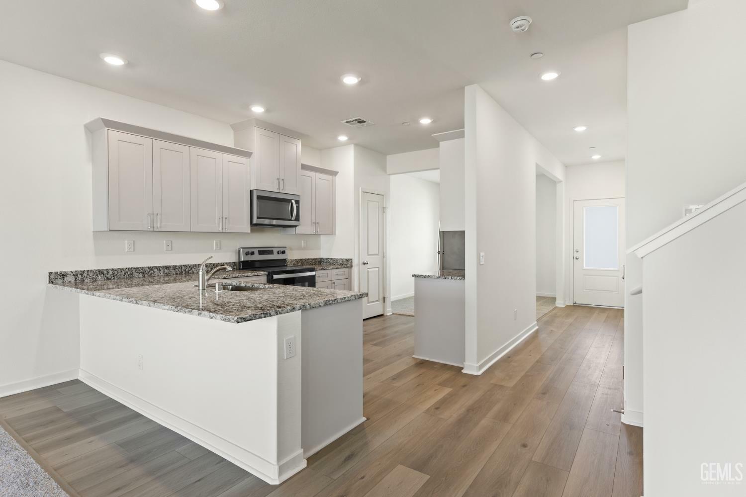 Property Photo: 7807 Ita Palm Way CA 93313