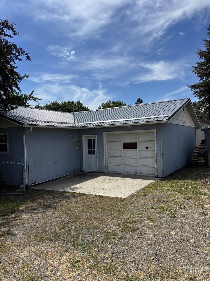 Property Photo:  704 Villard  ID 83523 