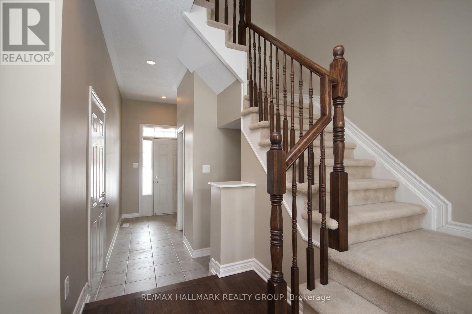 Property Photo:  17 Madelon Drive  ON K2J 5C7 