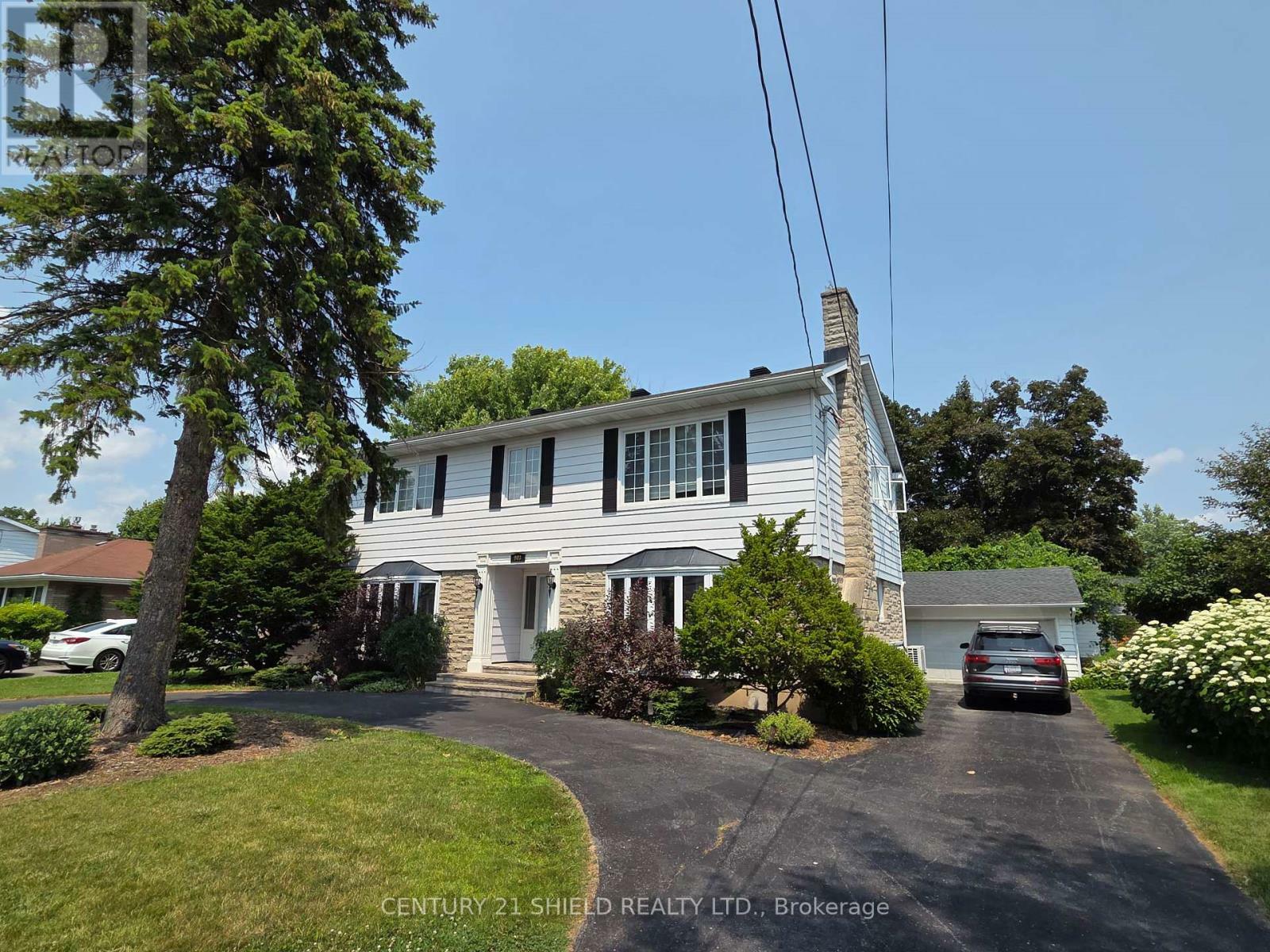 Property Photo:  903 Riverdale Avenue  ON K6J 2L3 