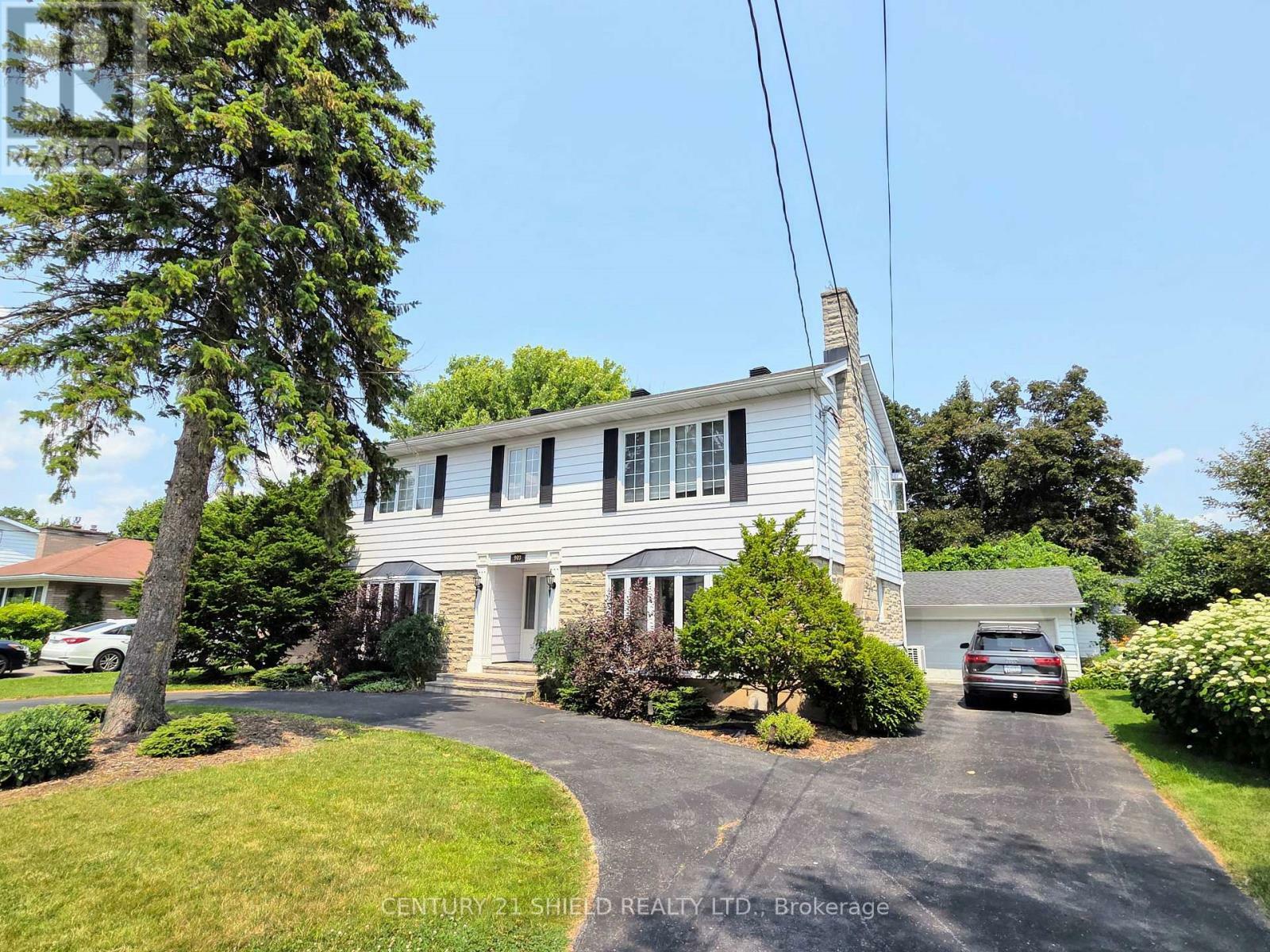 Property Photo:  903 Riverdale Avenue  ON K6J 2L3 