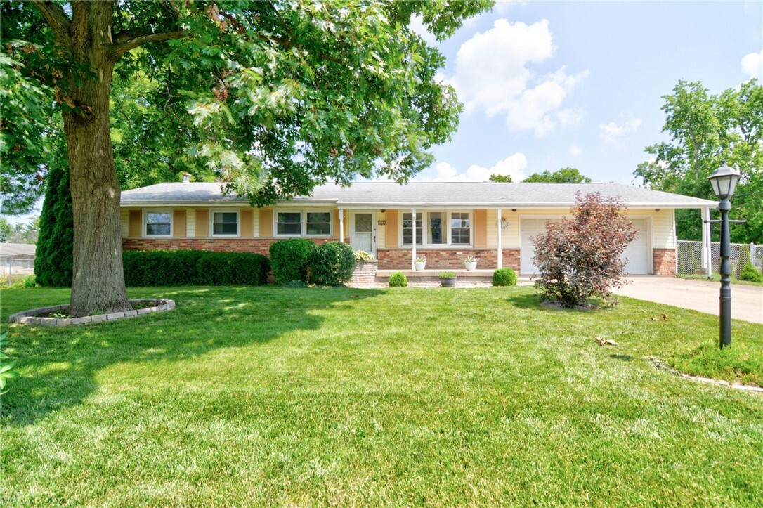 400 Maddox Drive  Mt. Zion IL 62549 photo
