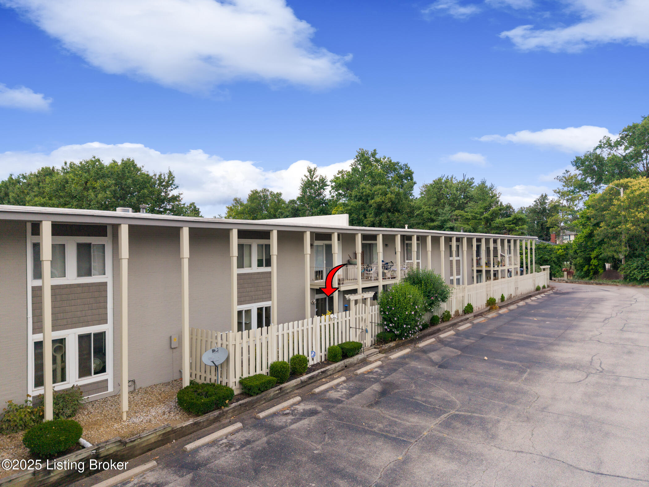 Property Photo: 1935 Gardiner Ln H119 KY 40205