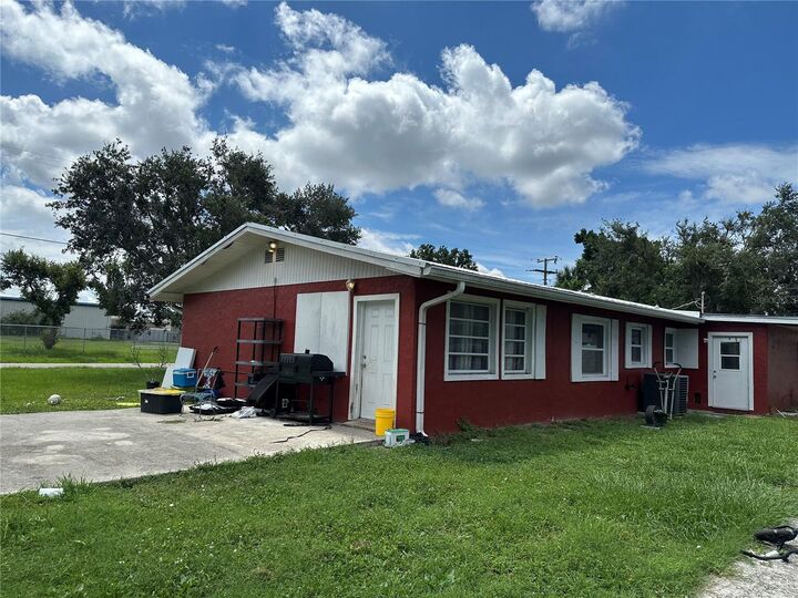 Property Photo: 1105 17th Avenue W FL 34221