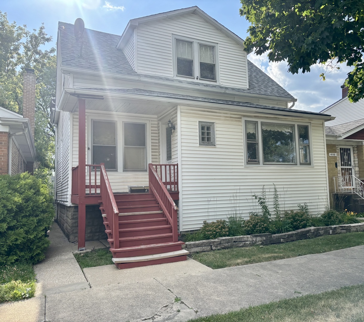 Property Photo: 4556 N Merrimac Avenue 2 IL 60630