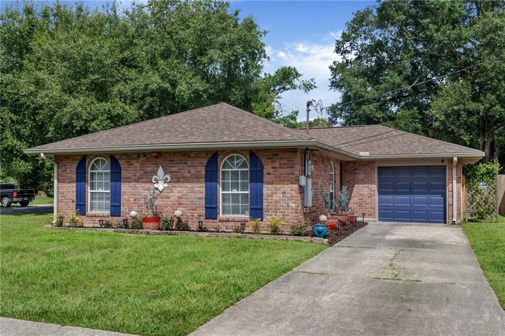 Property Photo:  3039 College Street  LA 70458