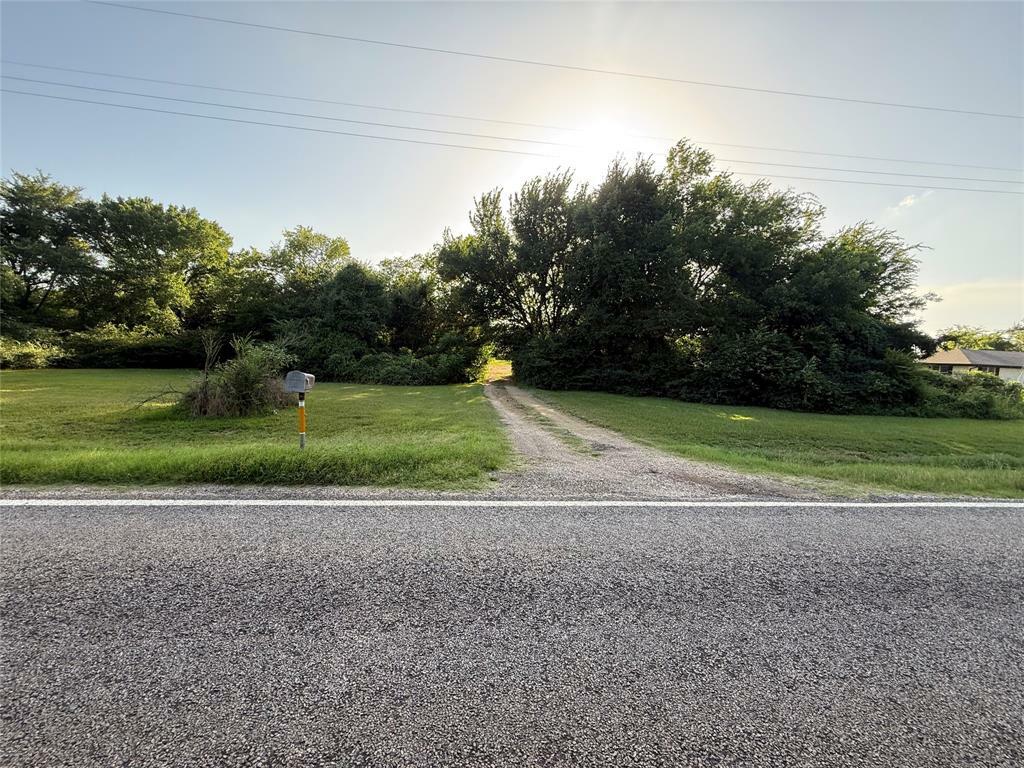 Property Photo: 877 Farm Road 900 N TX 75478