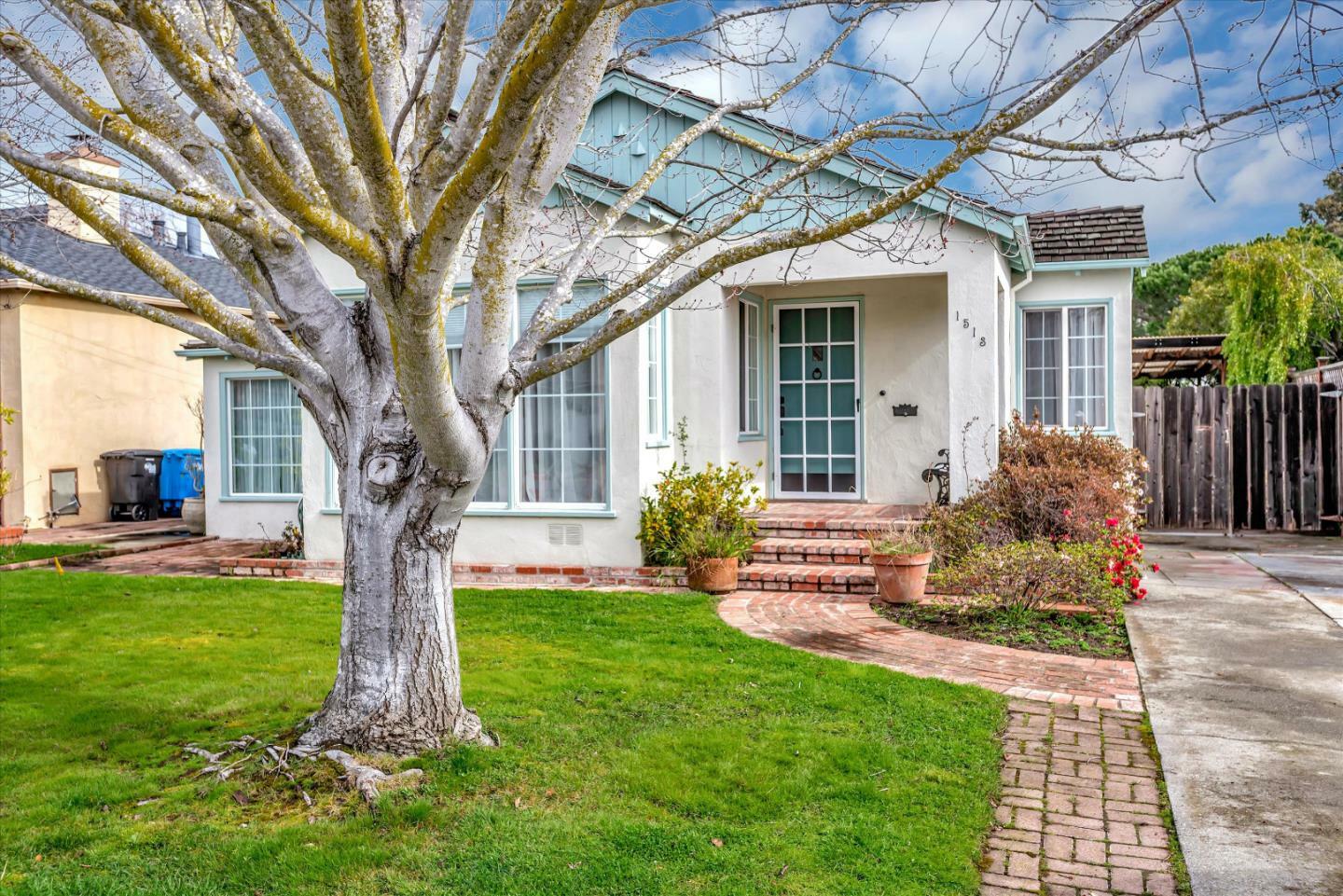 Property Photo:  1513 Kalmia Street  CA 94402 