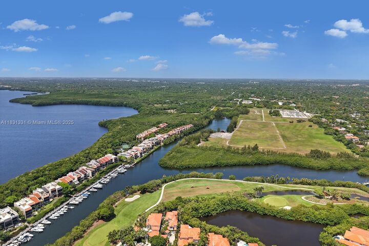 Property Photo:  6226 Paradise Point Dr  FL 33157 