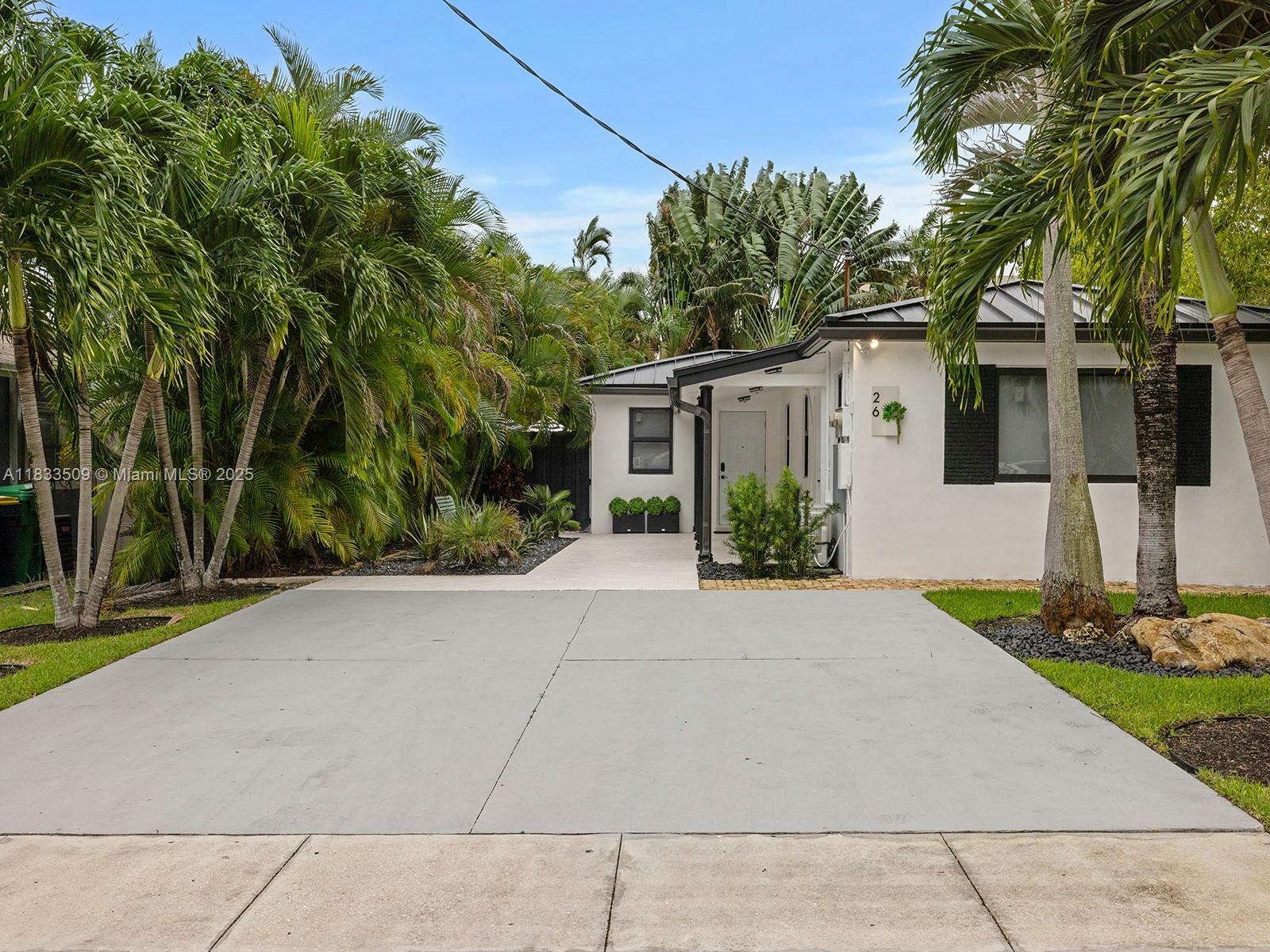 Property Photo:  26 NE 3rd St B  FL 33004 
