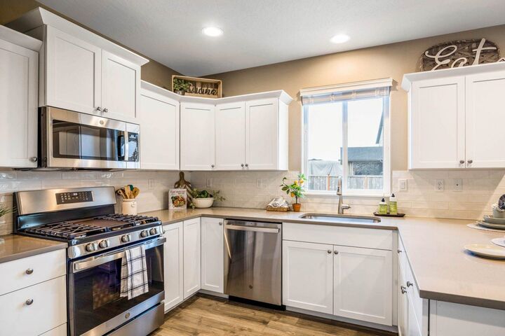 Property Photo: 9003 N Hazelnut St 1/1 Timberline WA 99208