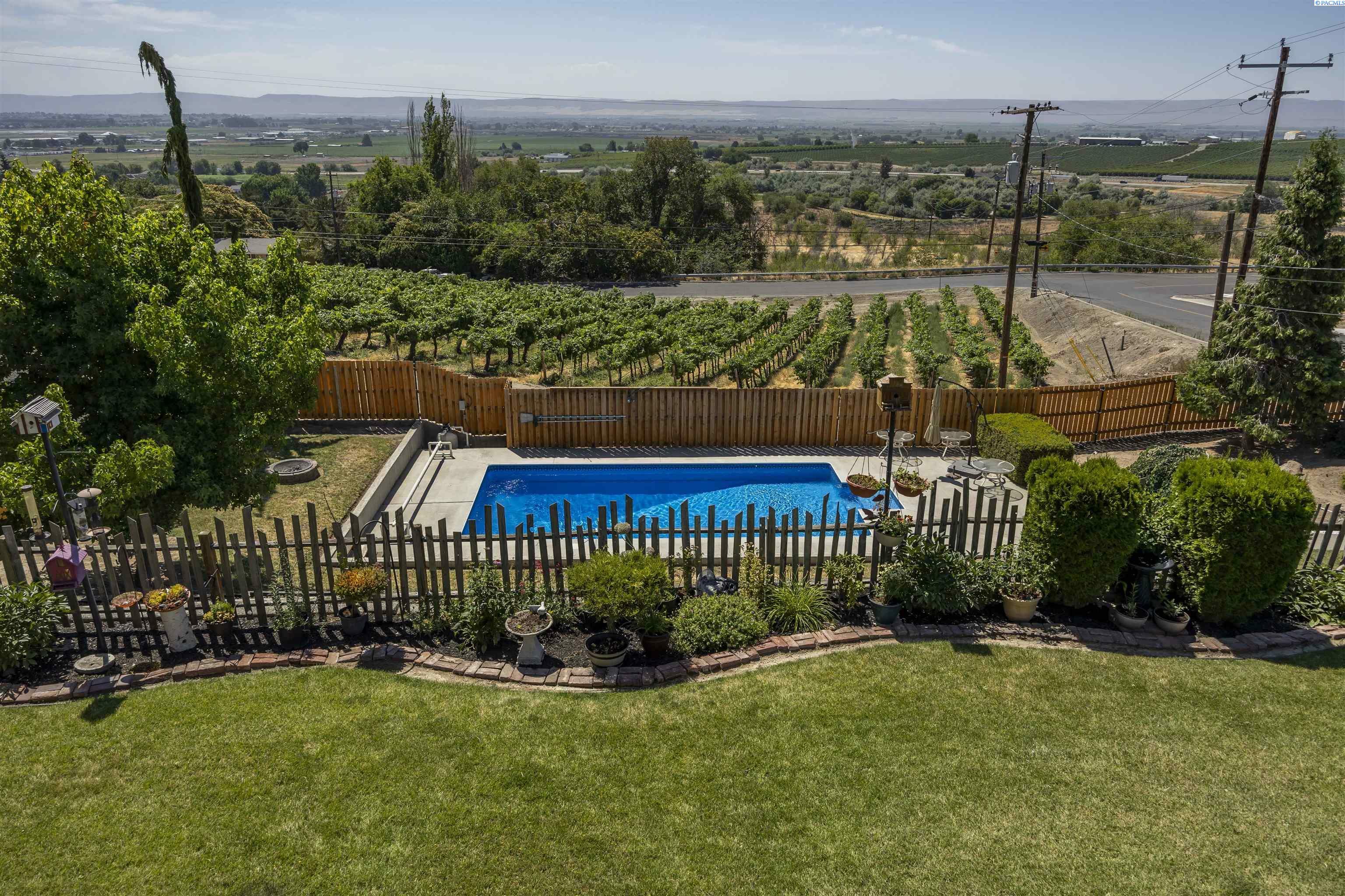 Property Photo:  1398 Upland Drive  WA 98944 