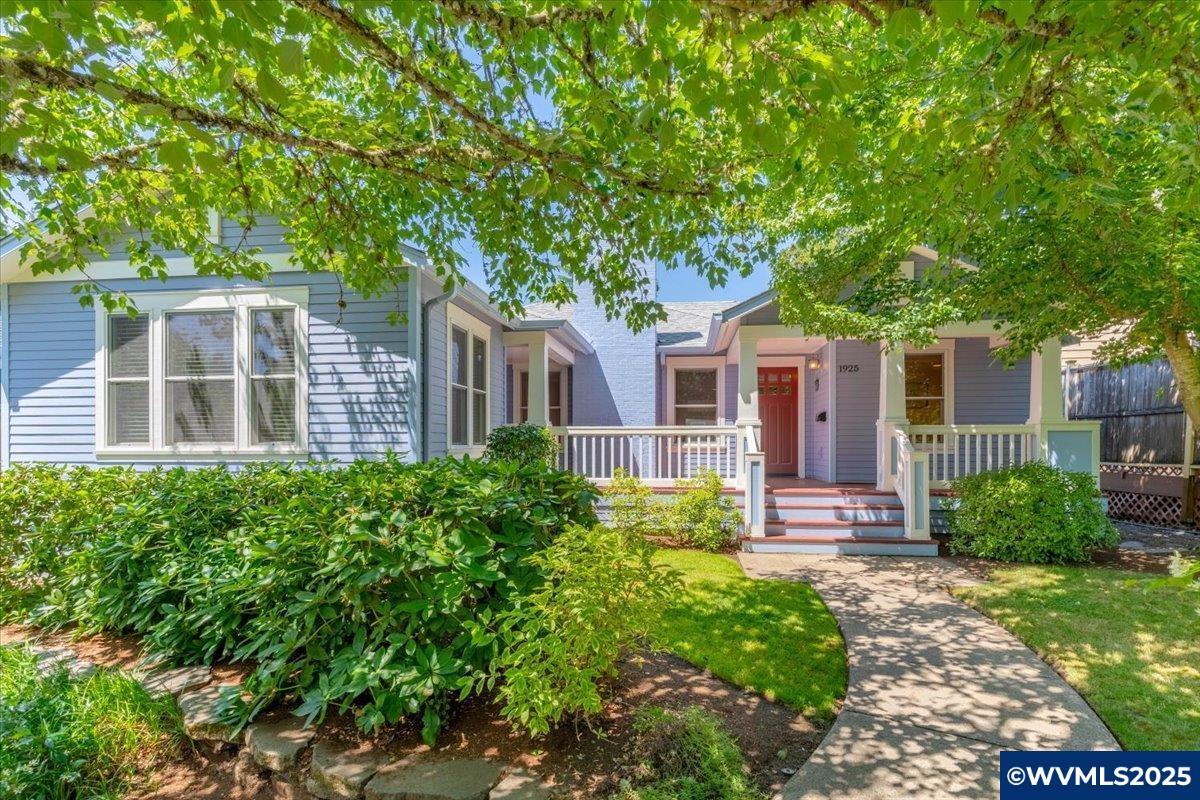 Property Photo: 1925 Fairmount Av S OR 97302