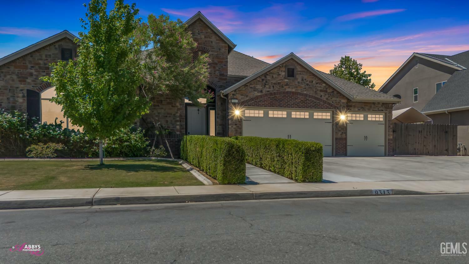 Property Photo: 9313 Rancho Viejo Drive CA 93314