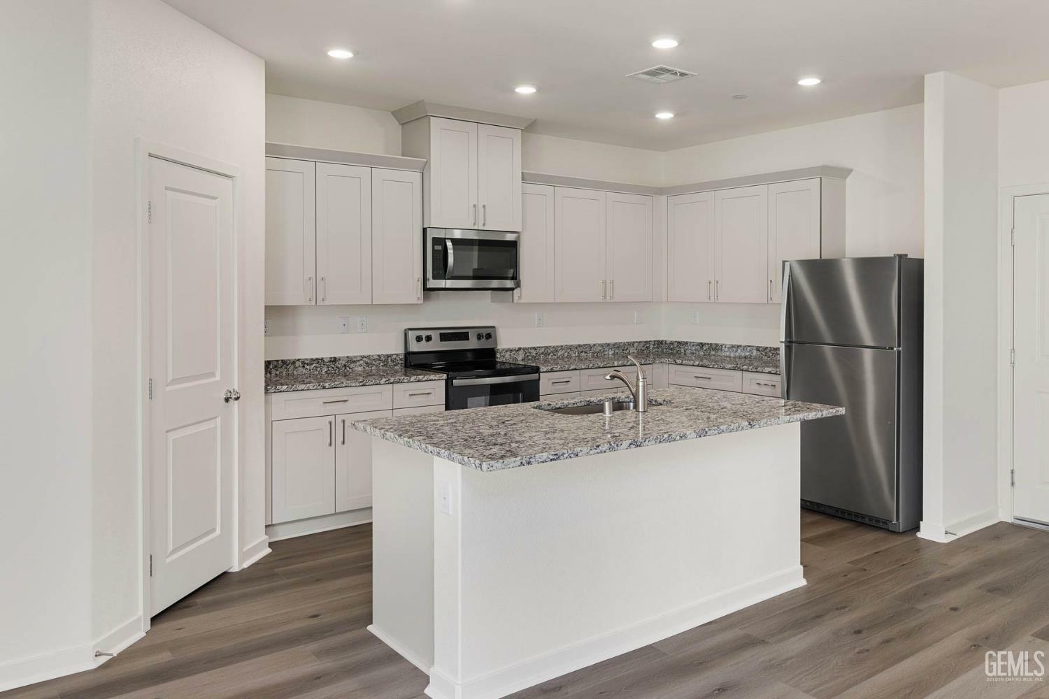 Property Photo: 7920 Grapefruit Drive CA 93313