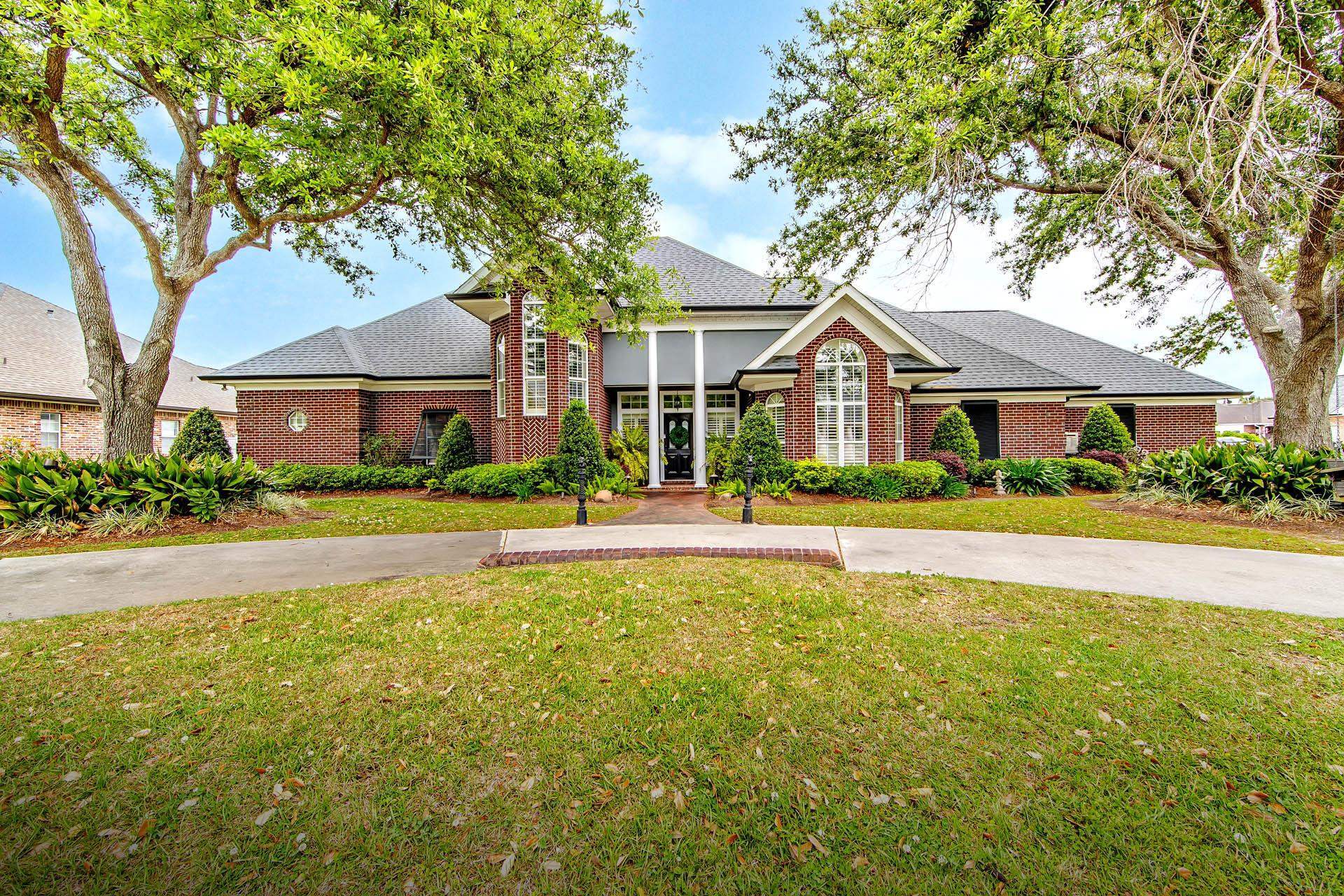 Property Photo: 303 Apache St LA 70360
