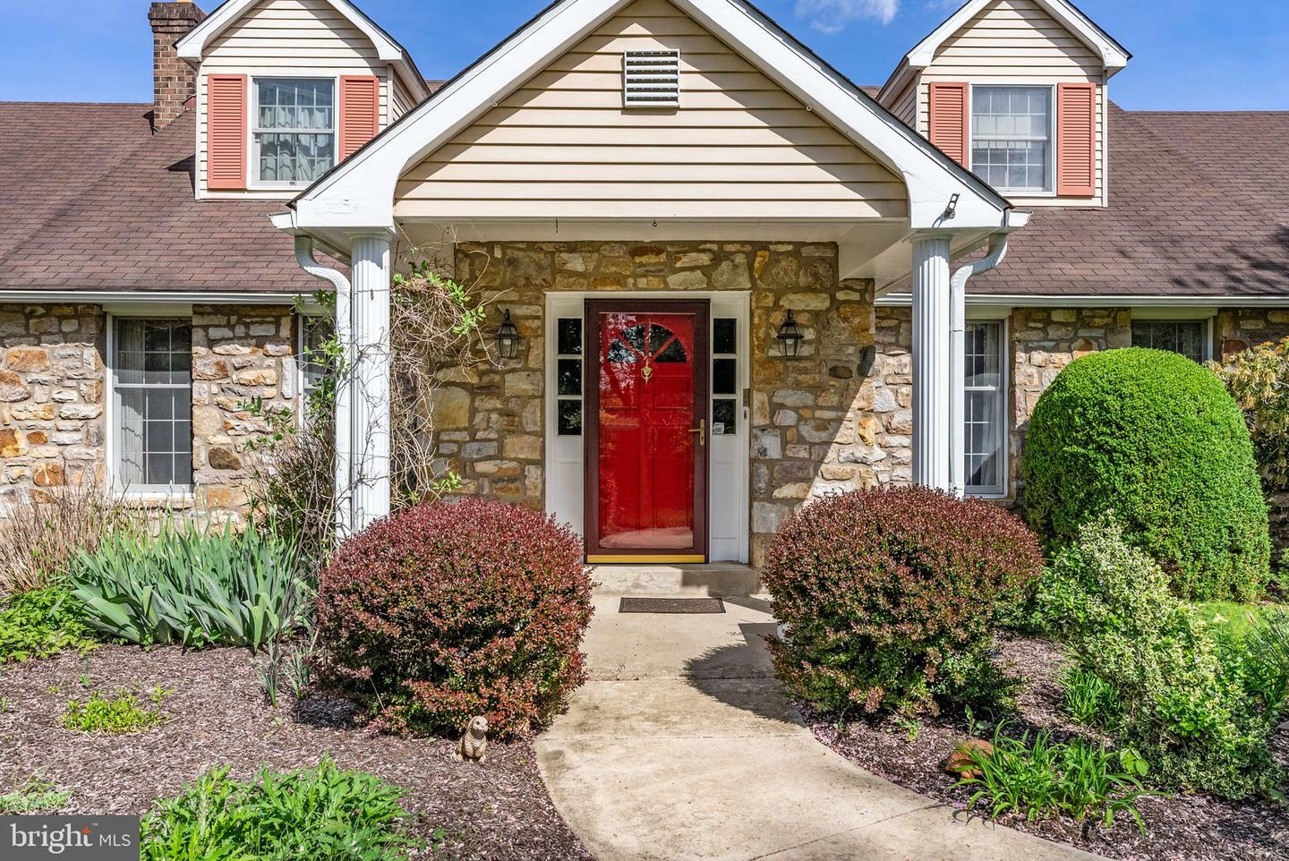 Property Photo: 1073 Country Club Road PA 19382