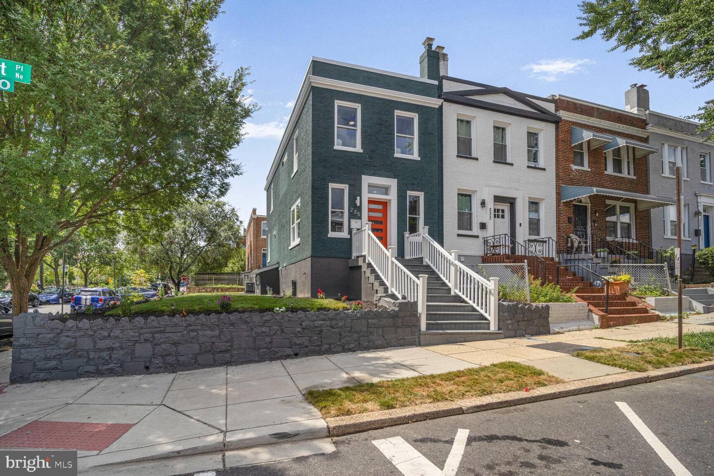 Property Photo: 235 Ascot Place NE DC 20002