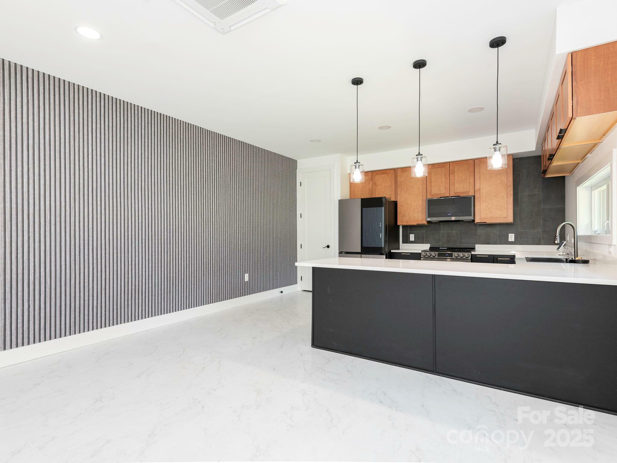 Property Photo: 6548 Emerald Isle Drive NC 28673