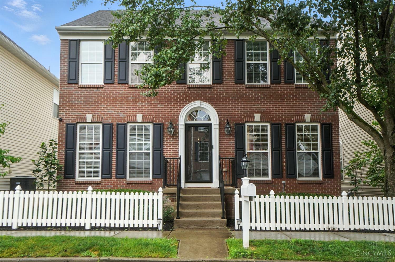 Property Photo: 7233 Mariemont Crescent OH 45227