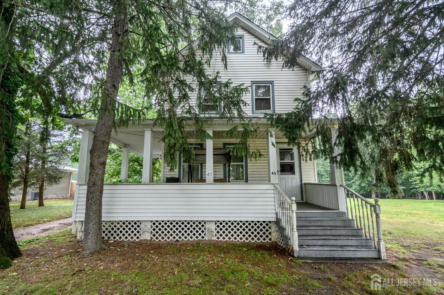 Property Photo:  45 Lake Avenue  NJ 08828 