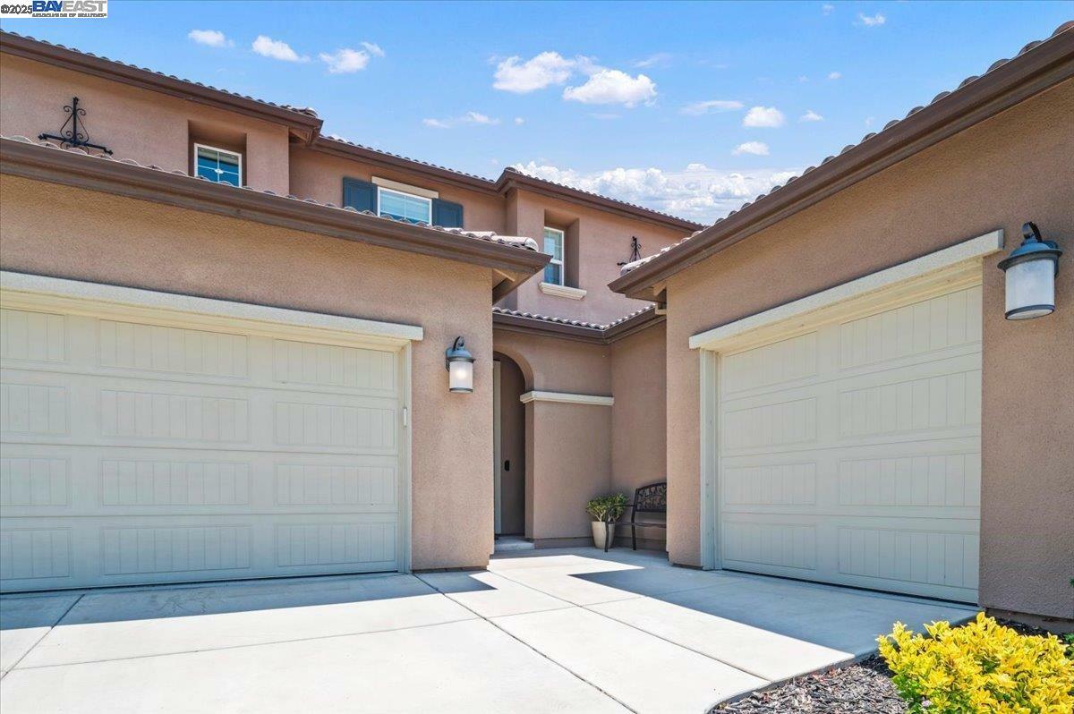 Property Photo: 6822 Spanner Ct CA 95377