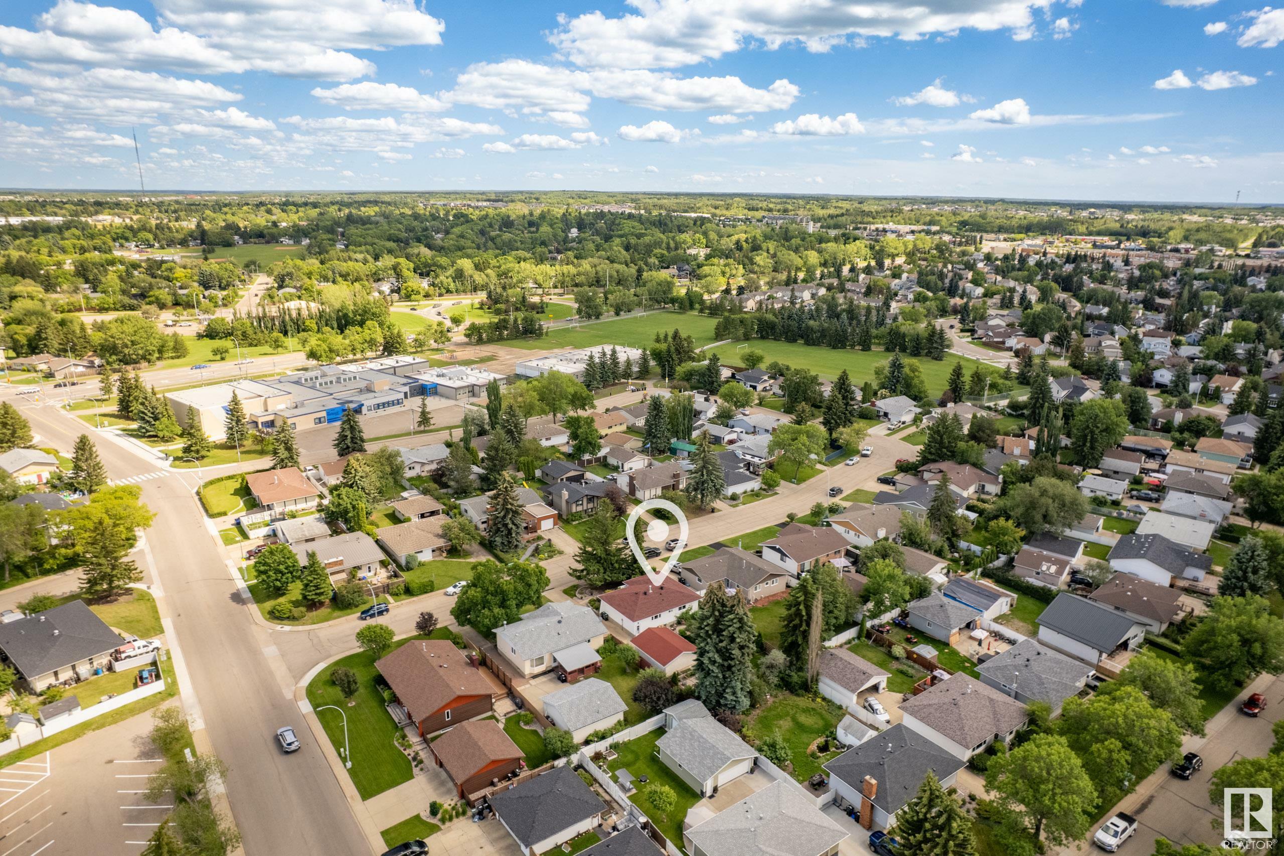 Property Photo: 40 Hawkins Crescent AB T8A 3P2