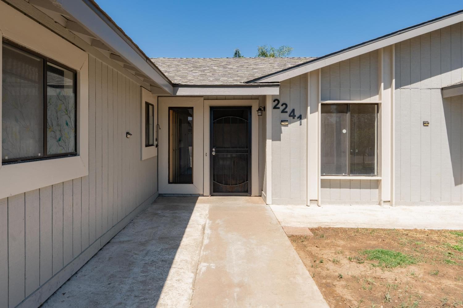 Property Photo:  2241 S Valley Street  CA 93277 