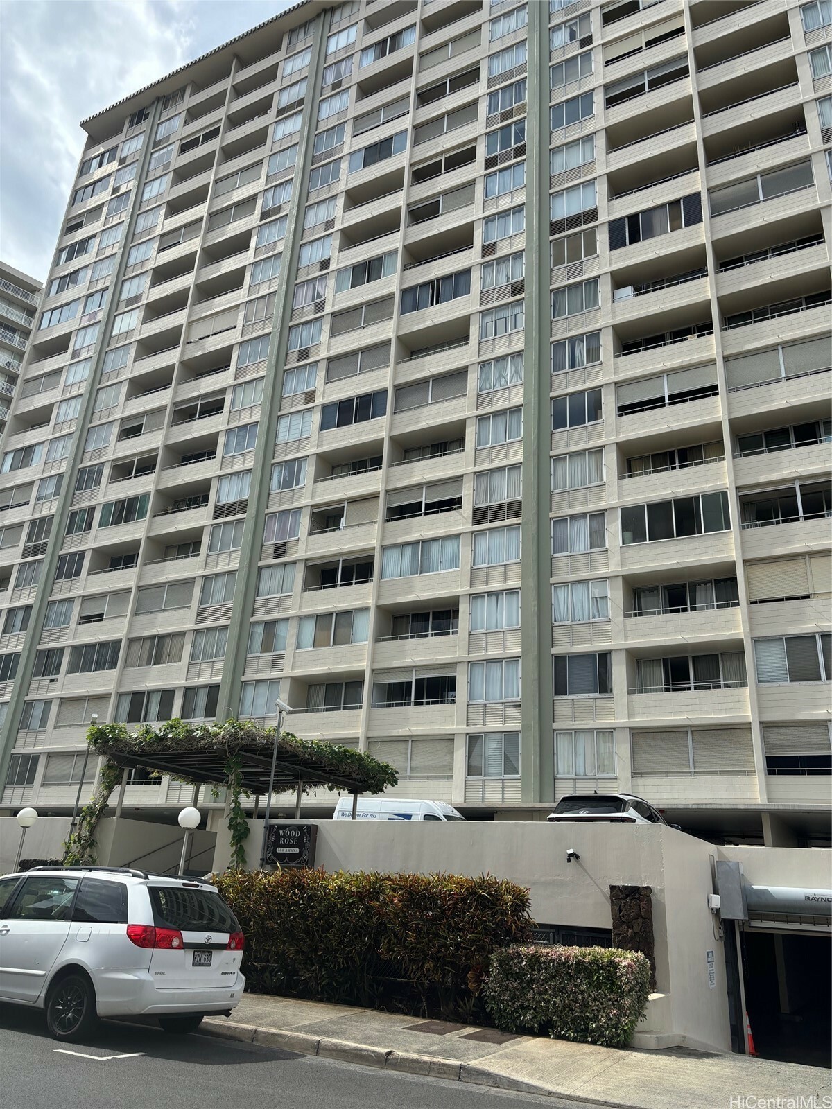 780 Amana Street 605  Honolulu HI 96814 photo
