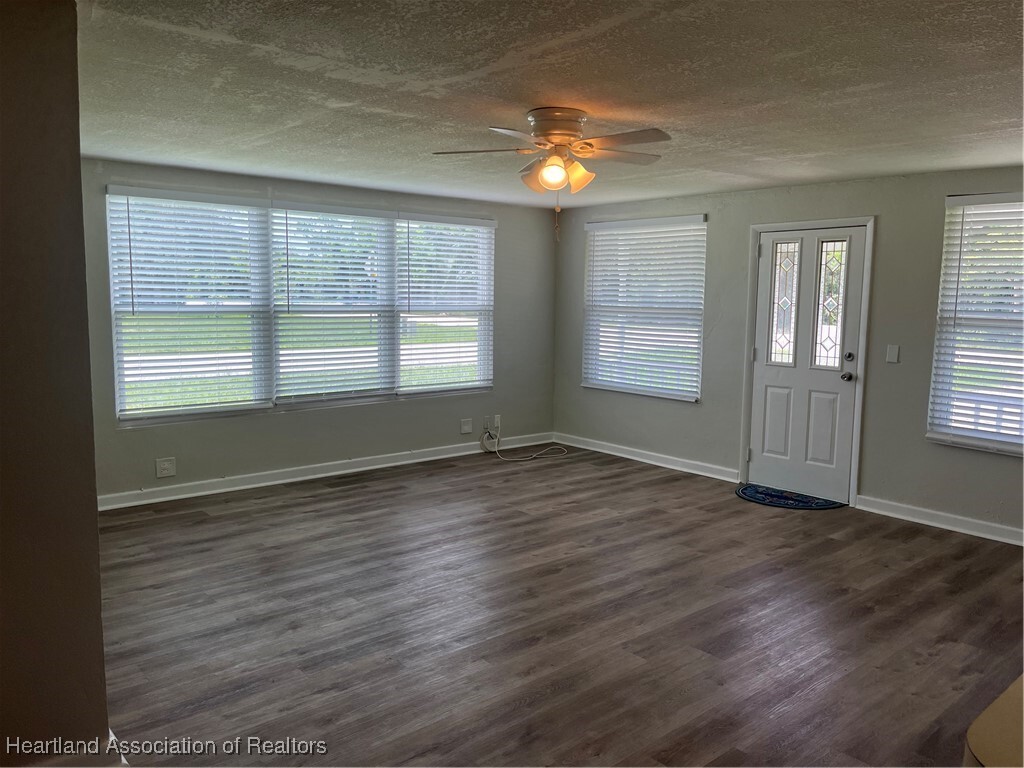 Property Photo: 951 Lake June Road FL 33852
