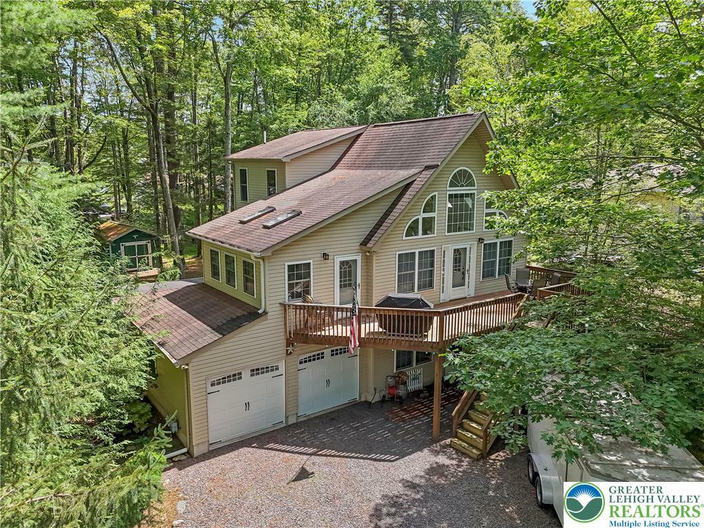 Property Photo: 132 Woodbury Drive PA 18610