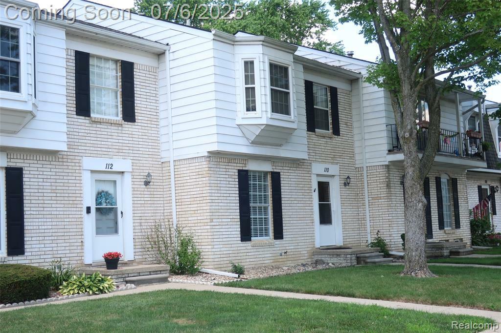 Property Photo: 110 Stratford Lane MI 48309 2073