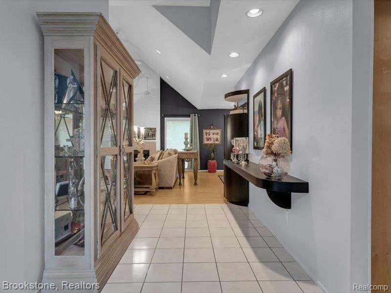 Property Photo:  5348 Fairway Court  MI 48323 3420 